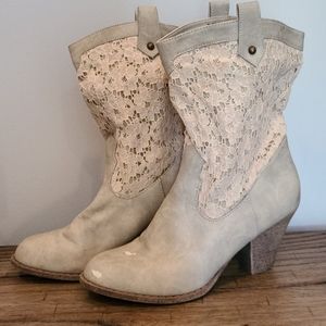 Suede and Lace cowboy heeled boots Size 7.5